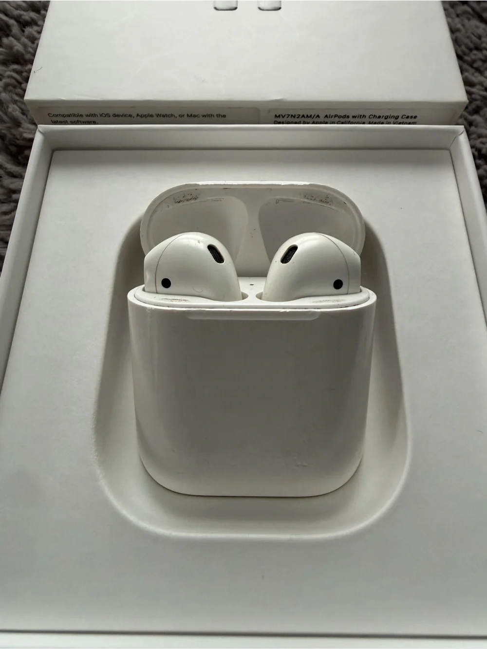 Apple White Wireless Earbuds with Charging Case and Box